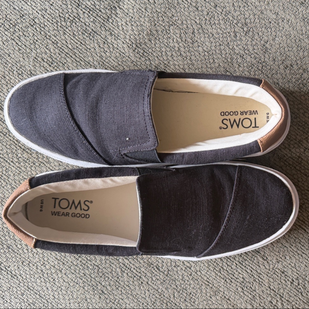 Like New! TOMS Black and Tan Women's Slip-On Sneakers - Picture 2 of 7